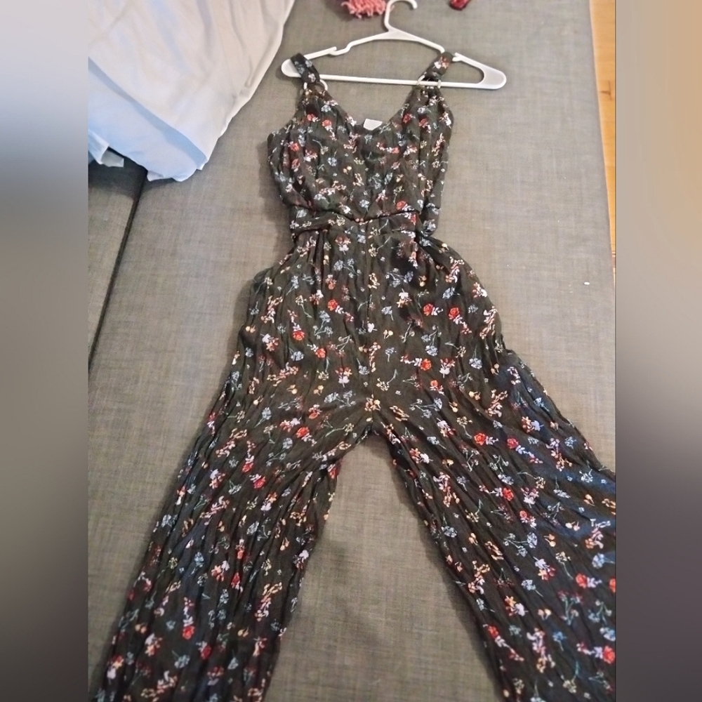 Flower designed jumpsuit